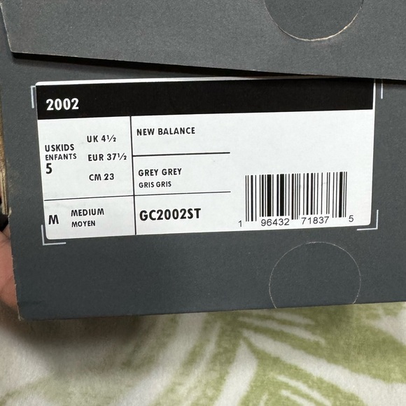 New Balance Gray Box - Picture 3 of 3